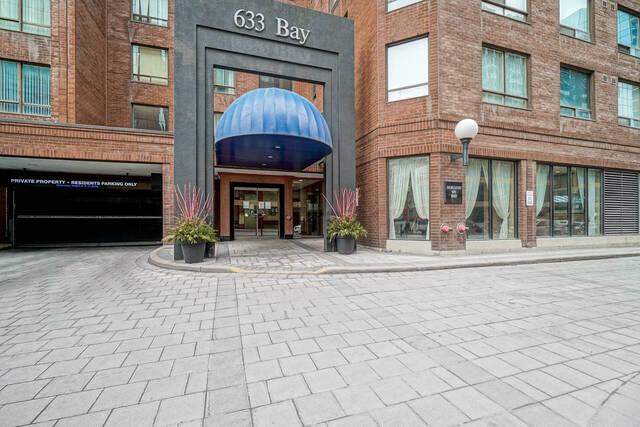 #808-633 Bay Street, Toronto - photo 2