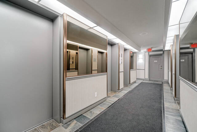 #808-633 Bay Street, Toronto - photo 3