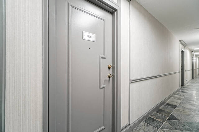 #808-633 Bay Street, Toronto - photo 4