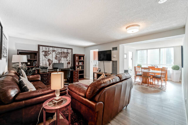 #808-633 Bay Street, Toronto - photo 7