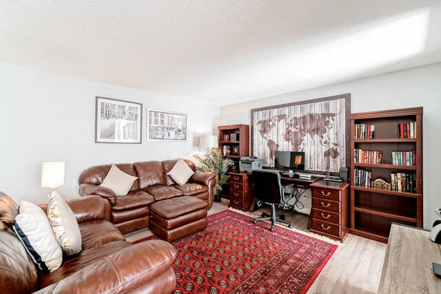 #808-633 Bay Street, Toronto - photo 8