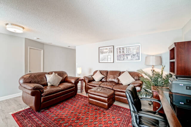 #808-633 Bay Street, Toronto - photo 9