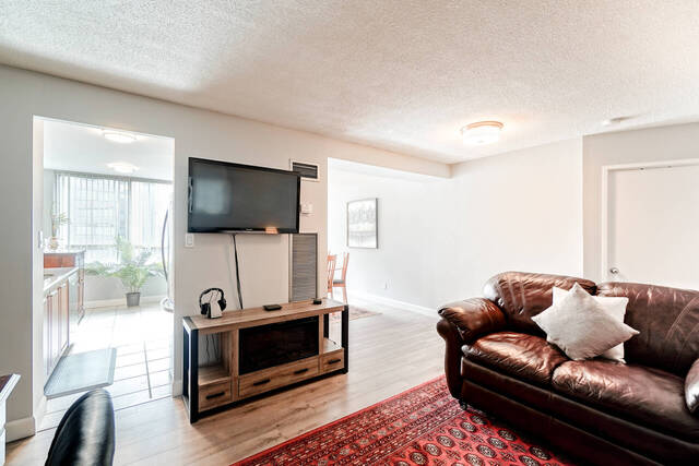 #808-633 Bay Street, Toronto - photo 10