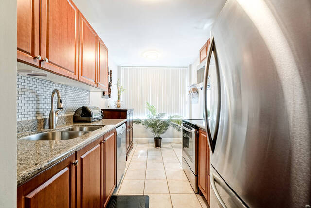 #808-633 Bay Street, Toronto - photo 13