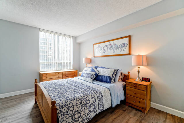 #808-633 Bay Street, Toronto - photo 29