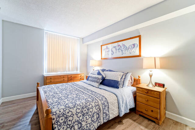 #808-633 Bay Street, Toronto - photo 32