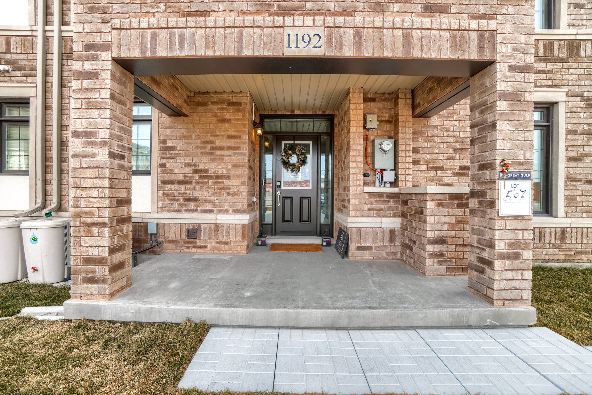 1917629