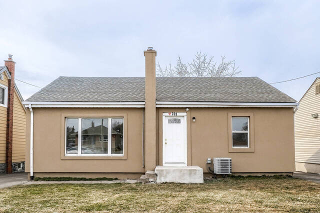 702 Upper James Street, Hamilton - photo 1