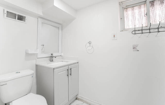 702 Upper James Street, Hamilton - photo 29