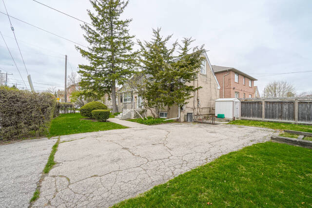 102 Stayner Avenue, North York - photo 2