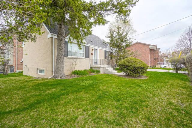 102 Stayner Avenue, North York - photo 3