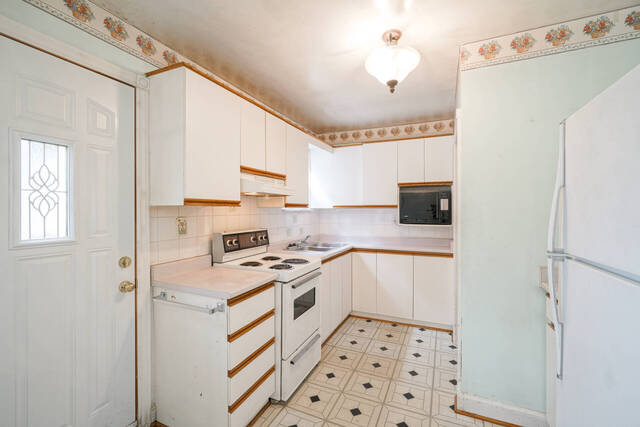 102 Stayner Avenue, North York - photo 12