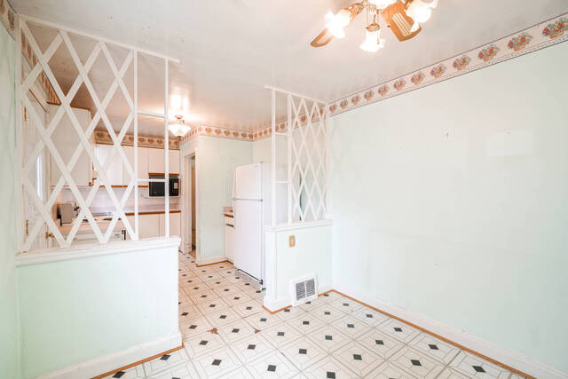 102 Stayner Avenue, North York - photo 16