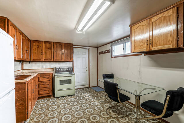 102 Stayner Avenue, North York - photo 48