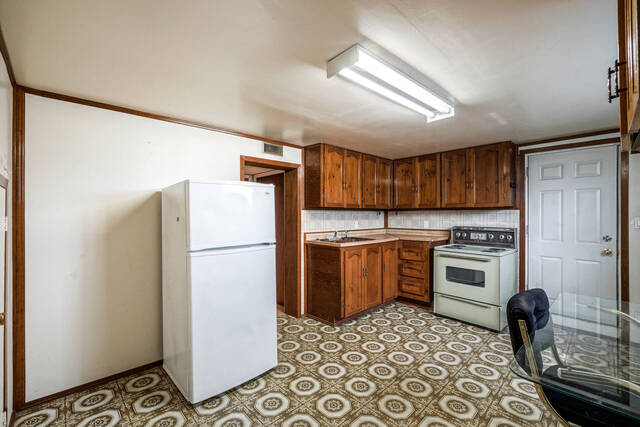 102 Stayner Avenue, North York - photo 49