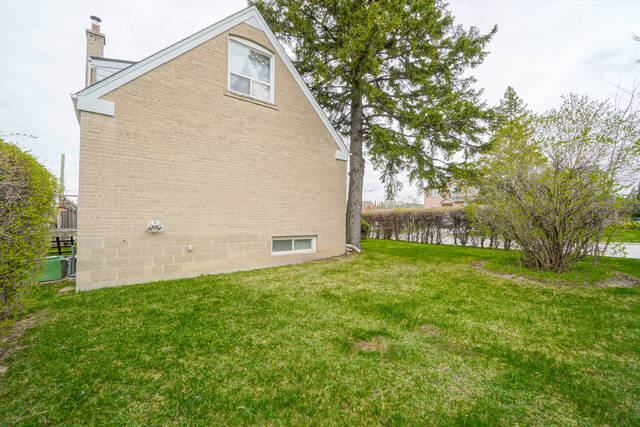 102 Stayner Avenue, North York - photo 56