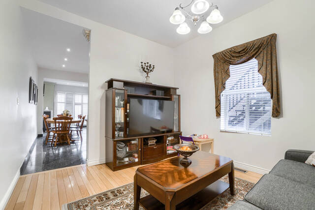 541 Ossington Avenue, Toronto - photo 15