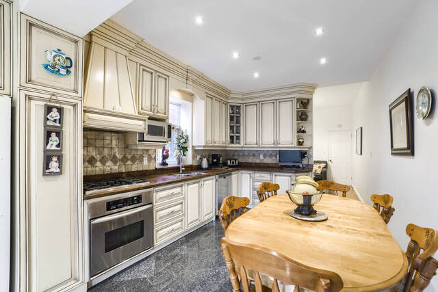 541 Ossington Avenue, Toronto - photo 16