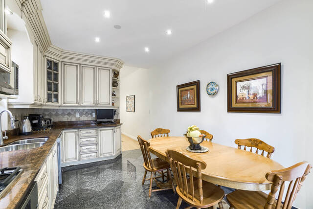 541 Ossington Avenue, Toronto - photo 17