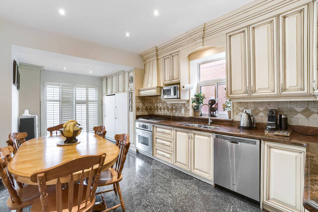 541 Ossington Avenue, Toronto - photo 18
