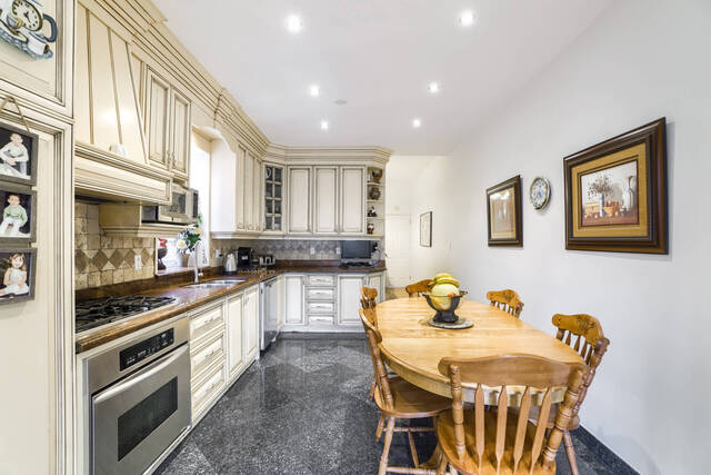 541 Ossington Avenue, Toronto - photo 20