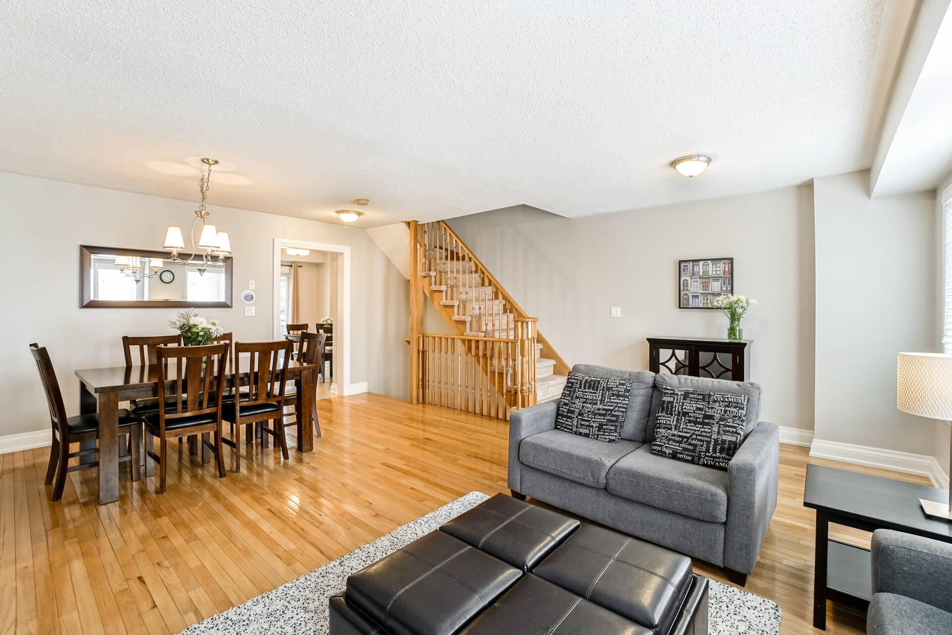 2047081