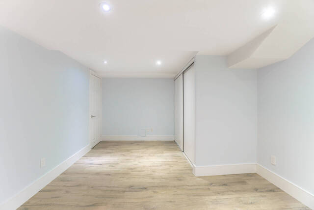24 Maurice Coulter Mews, North York - photo 31