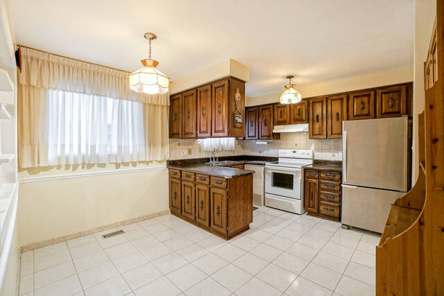 62 Spenvalley Drive, Toronto - photo 8