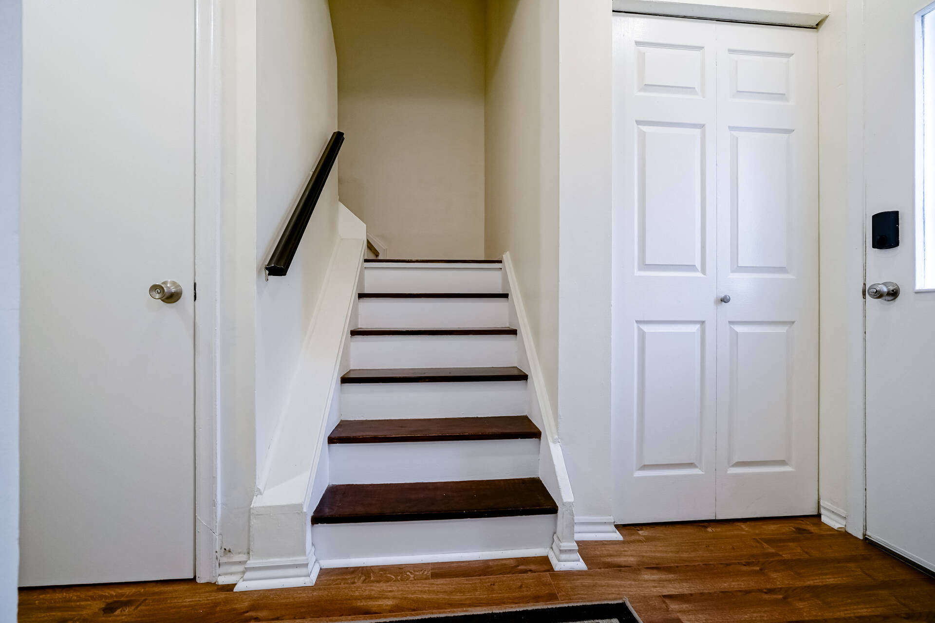 2083257