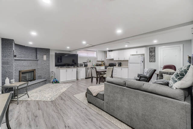 187 Falstaff Avenue, North York - photo 34
