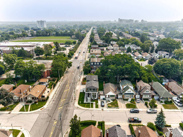 39 Lankin Boulevard, Toronto - photo 2